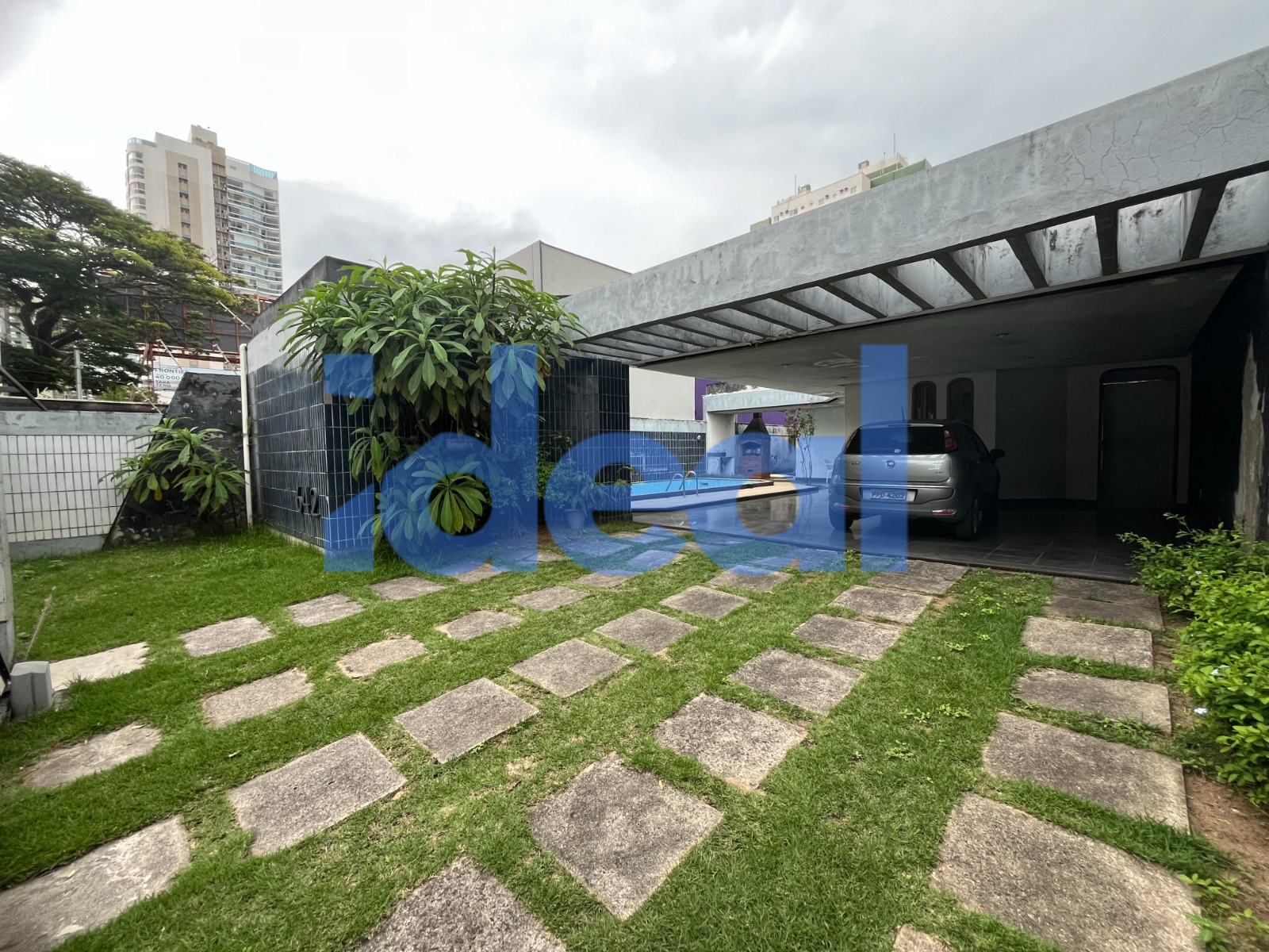 Casa de 400 metros quadrados em bairro nobre